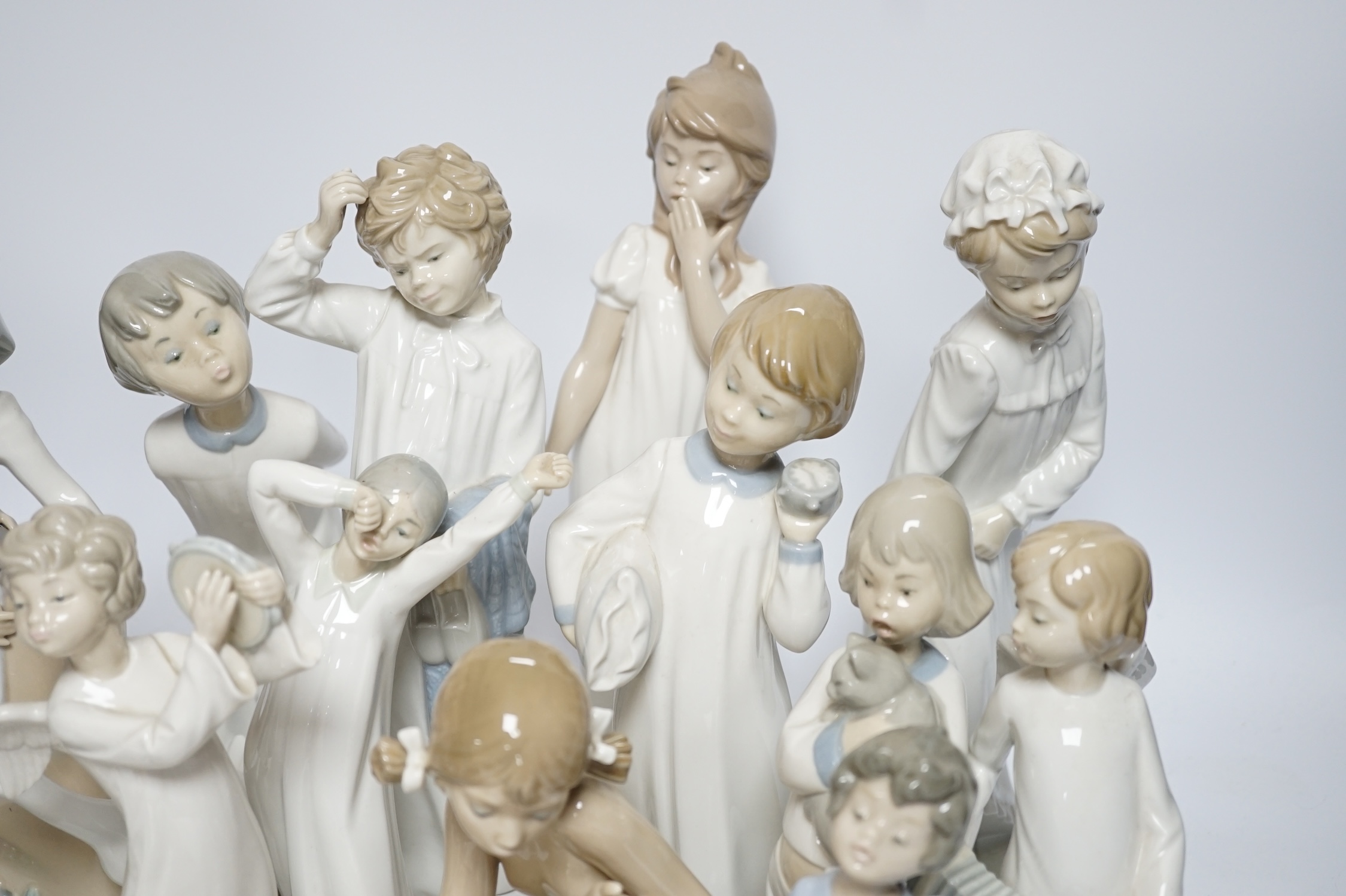 A group of various Lladro figures (16 + plaque)